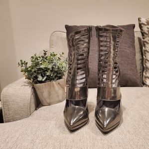 Brand new Versace leather heels size 35 5